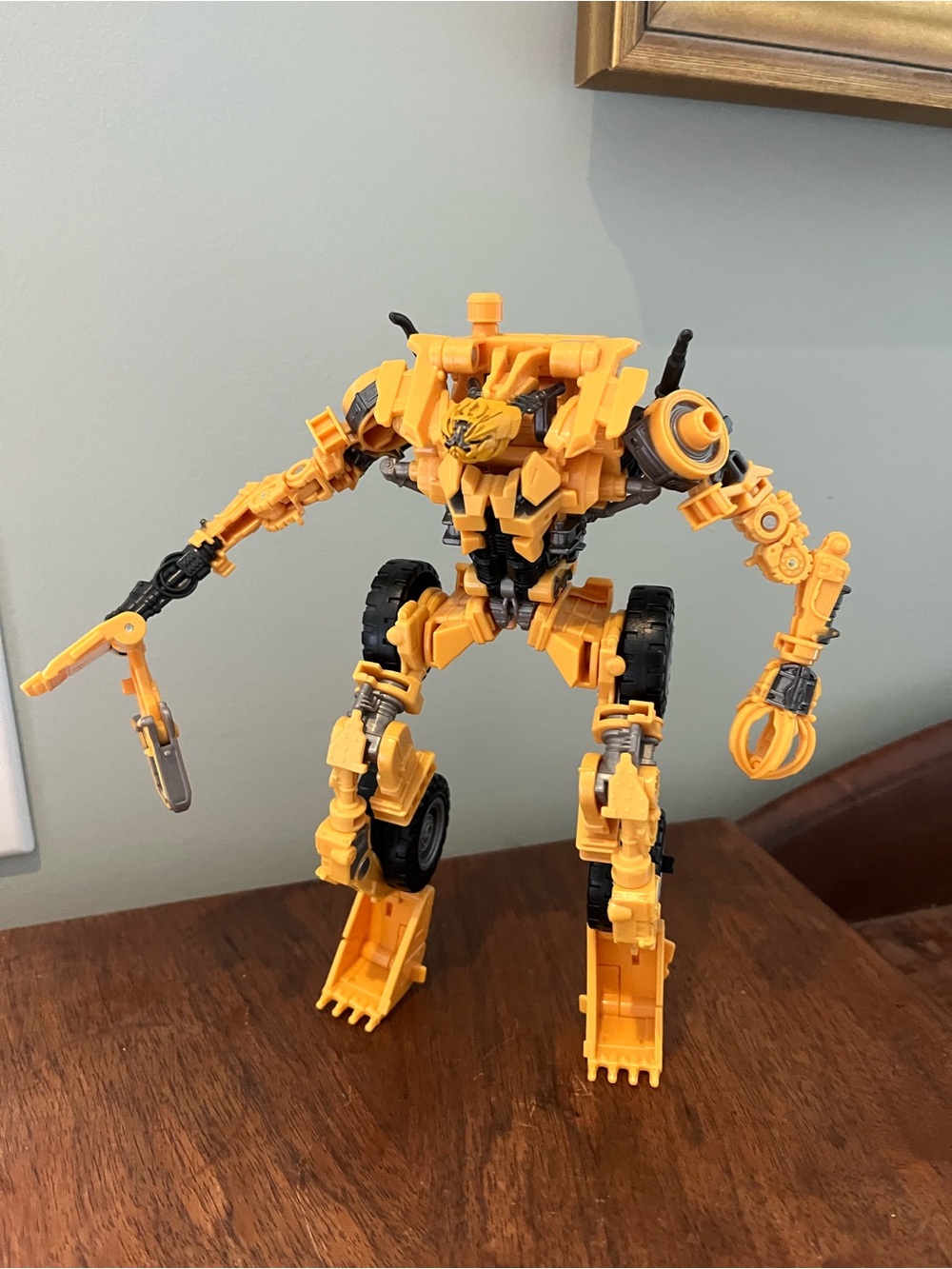 Transformers Constructicon
Scrapper SS-60 Studio Series
Voyager Class